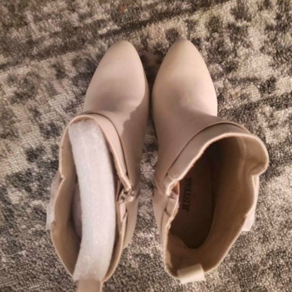 BRAND NEW!!*** classy comfy Womens Eloise BOOTIES (in bone color) - Picture 3 of 7